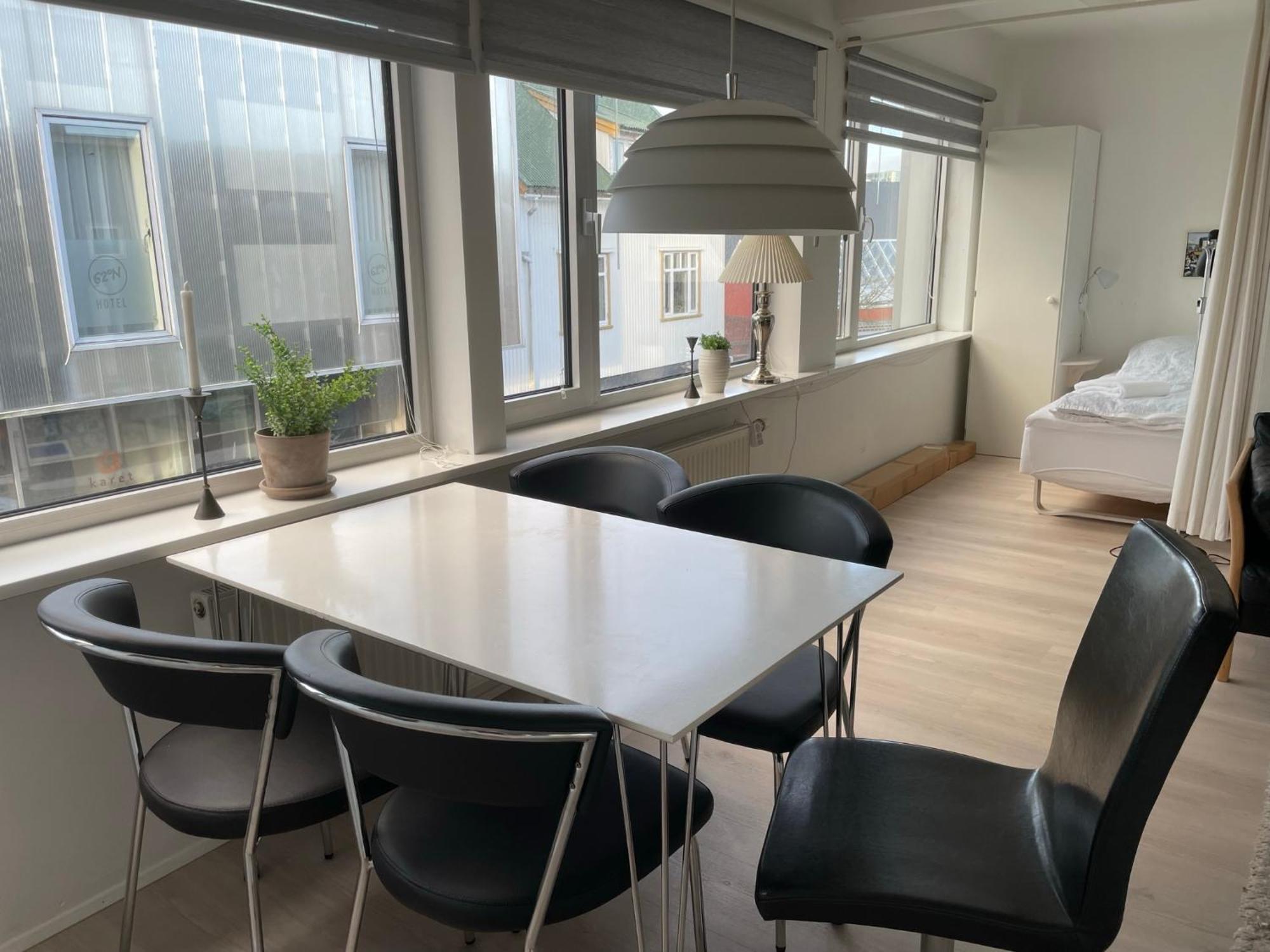 6 Personers Lejlighed I Centrum I 토르스하운 외부 사진